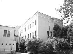 文学部新館
