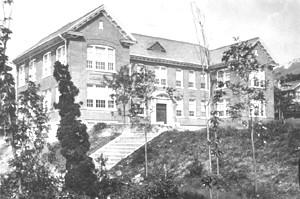 文学部校舎（原田の森キャンパス、1922）