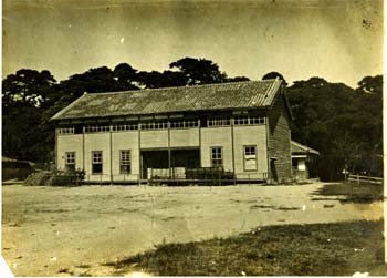 最初の校舎, 1889年